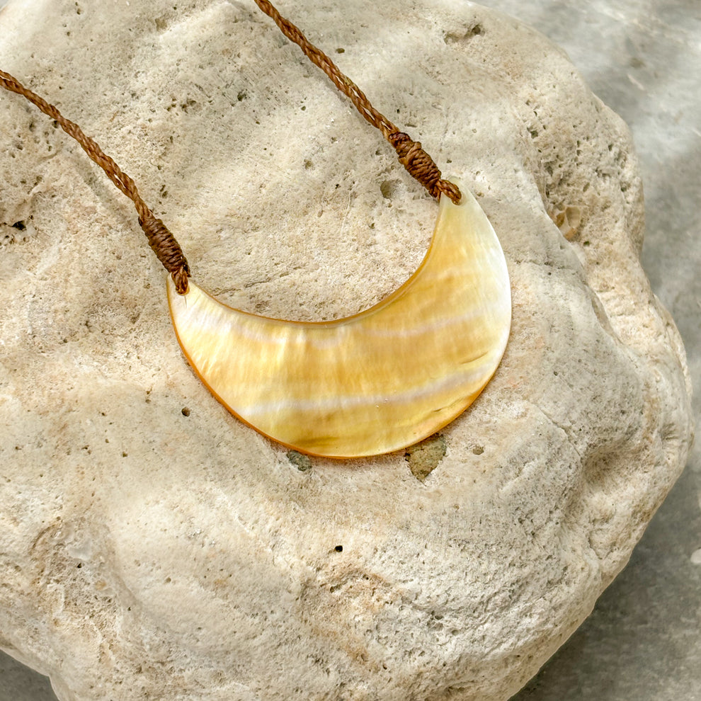 Crescent Shell Large - Complete Necklace (PRE-ORDER) – Karv.au